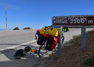 Spanien, Andalusien, Start zur 31 km langen Abfahrt auf 750 m (in Winterbekleidung)